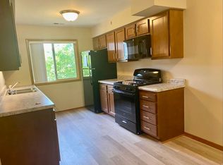 Cozy 2 Bedroom, 1 Bath Apartment with Balcony - Welcome Home!, Grand Rapids, MI 49506