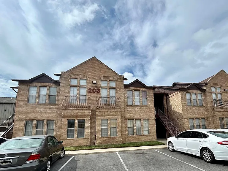 203 Martingale Ln #40 — Photo 3