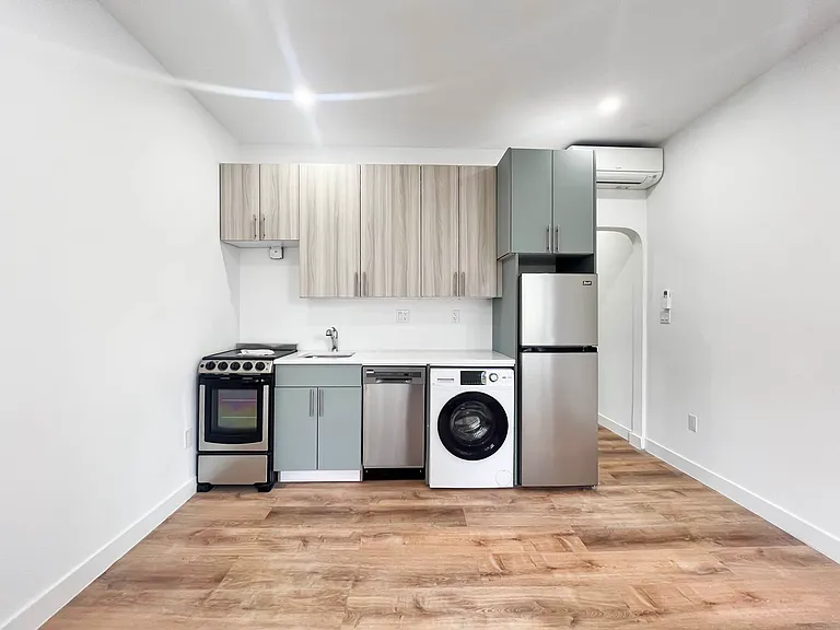 1020 3rd Ave #B2 — Photo 6