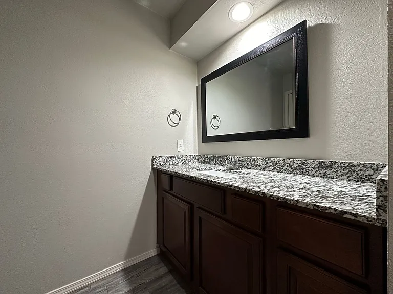 Pavilion Place Apartments — Photo 35