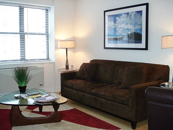 4th image of 516 W 47th St APT N2e