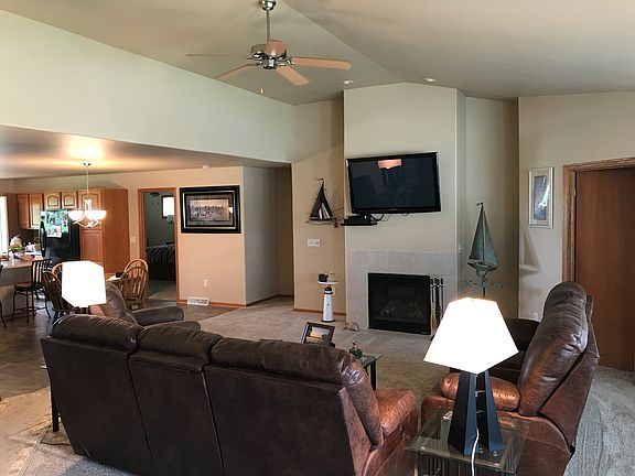 4th image of 323 N Mountin Dr