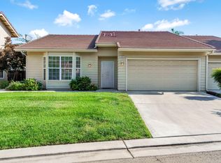 371 Village Dr, Dinuba, CA