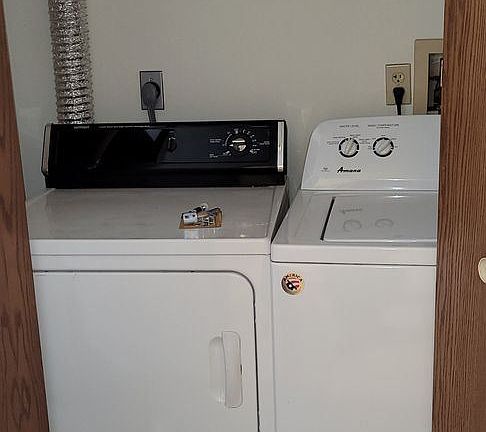 4th image of 207-215 Sunnyfield Ct
