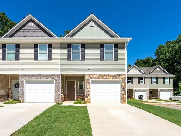 2707 Hickory Ln, Dawsonville, GA 30534