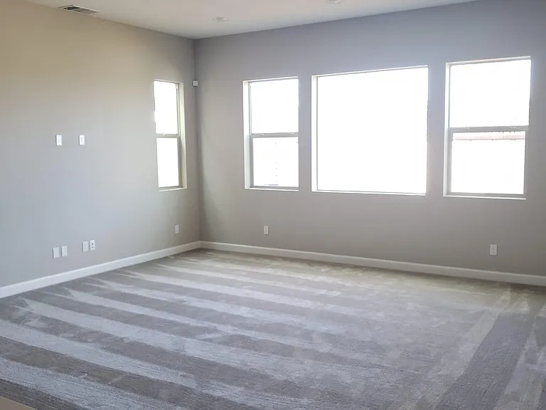 303 Creekview Ct — Photo 9