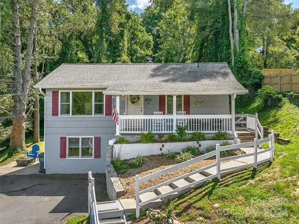 34 West St, Waynesville, NC 28786