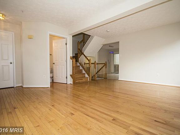 3rd image of 9847 Bayline Cir