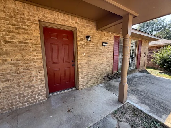 3015-3017 W Cerliano Dr, Longview, TX 75605