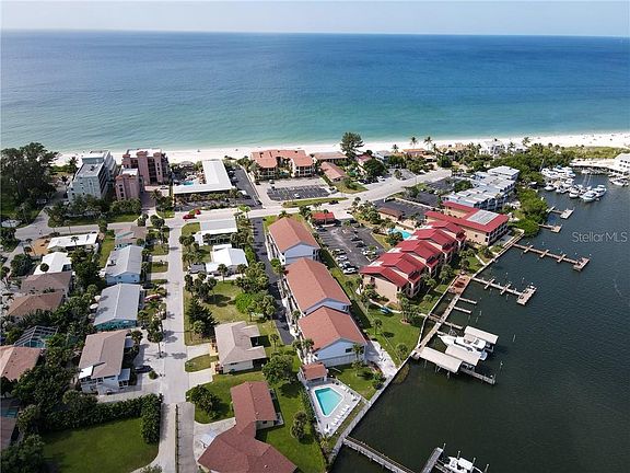3rd image of 1745 Gulf Blvd Unit 6