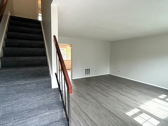 4th image of 490 Rena Ct