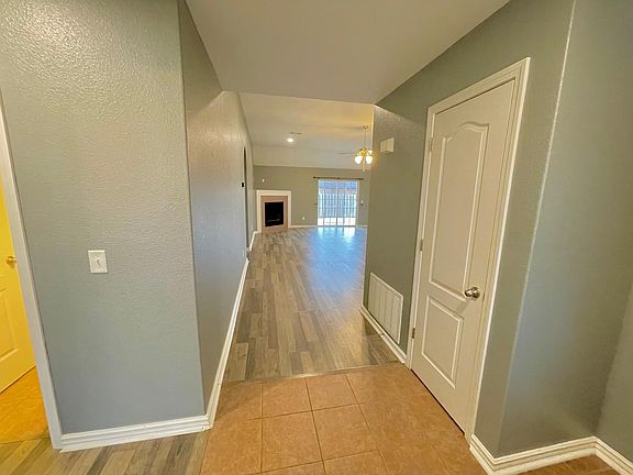 3rd image of 6212 S 37th St