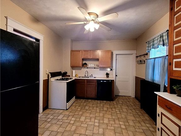 5th image of 1116 E 28th St