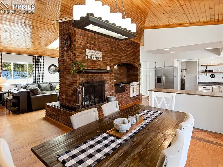 175 Piney Point Ln — Photo 9
