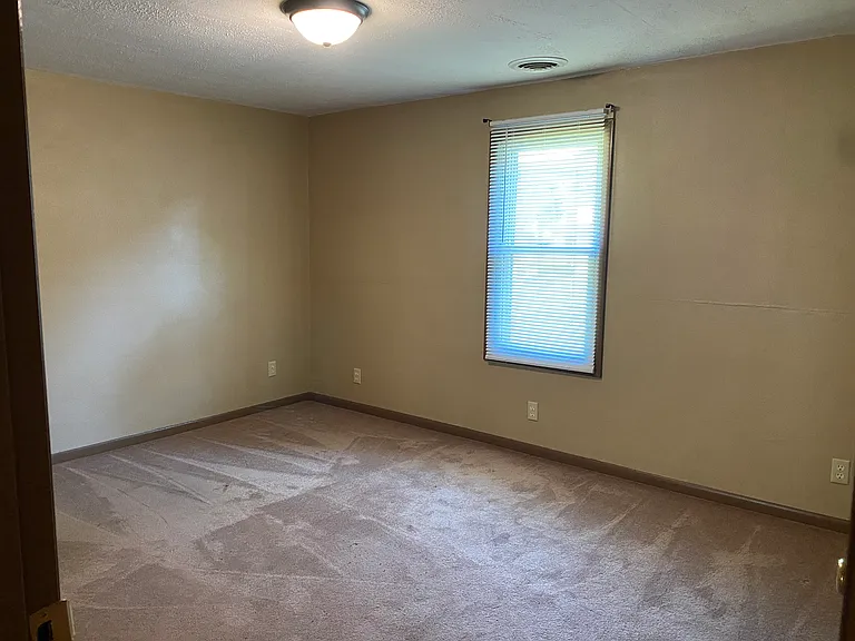 208 E Maiden Ln — Photo 24
