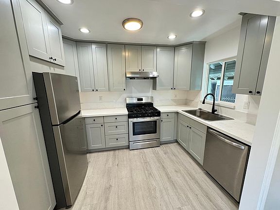 5th image of 3031 Langford Pl #B