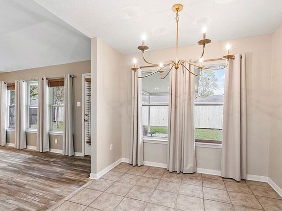 5th image of 1374 Rummel St