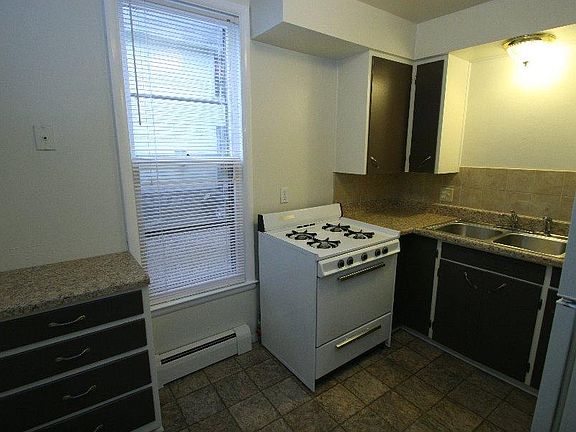 4th image of 529 Minor Ave #1