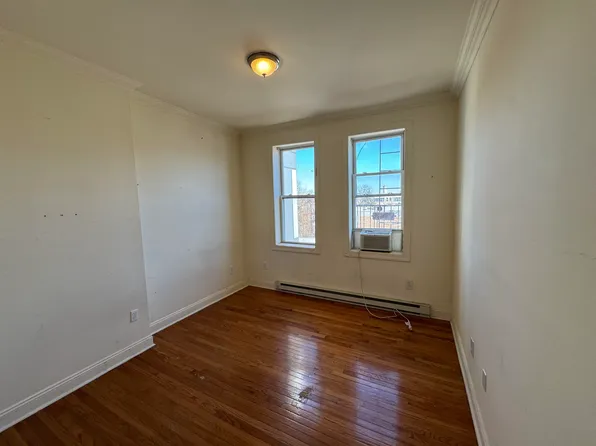 372 Communipaw Avenue image 8 of 20