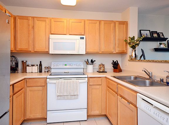 4th image of 345 N La Salle Dr APT 710