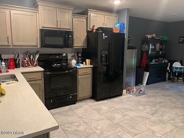 2nd image of 2102 S Birdie Ln