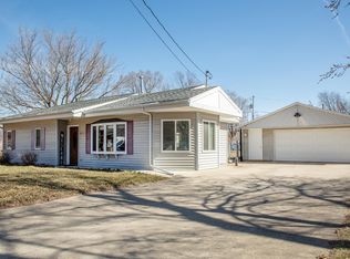 221 Beverly Dr, Waterloo, IA 50707