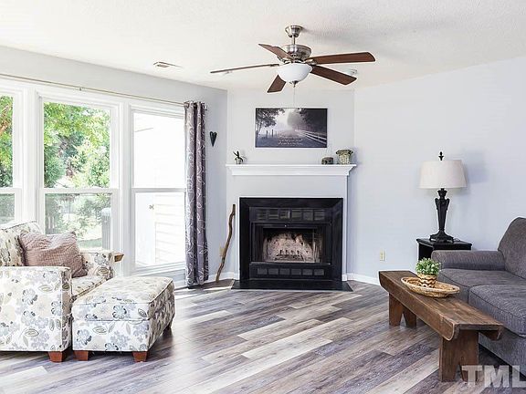 5th image of 518 Darby Glen Ln