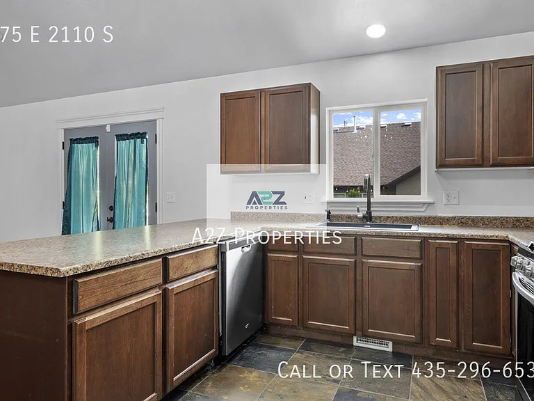 475 E 2110 S — Photo 7