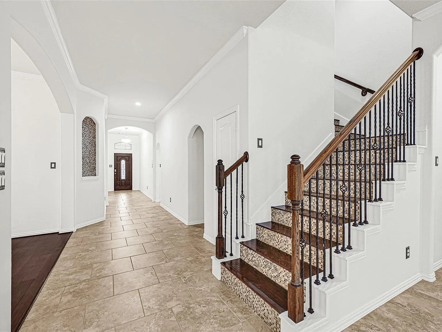 4 bed, 4.0 bath, 2441 sqft, $2,800 — Photo 3