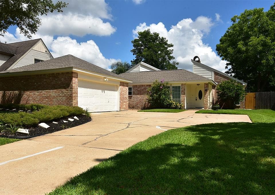 1st image of 11414 Meadow Lake Dr