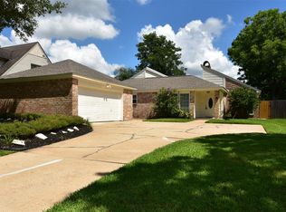 11414 Meadow Lake Dr, Houston, TX 77077