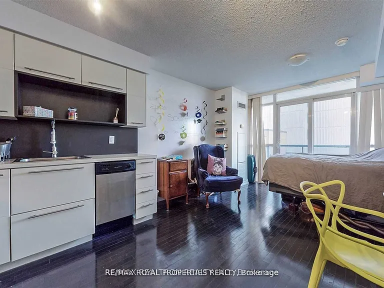25 Carlton St #701 — Photo 5