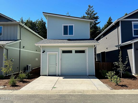 2nd image of 4555 SE Fleming St #67