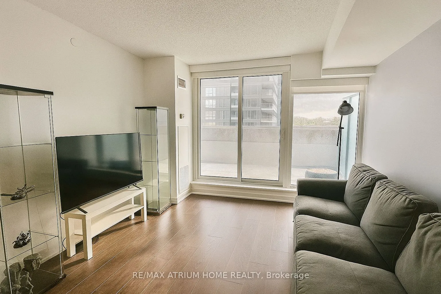 2 bed, $2,400 — Photo 4