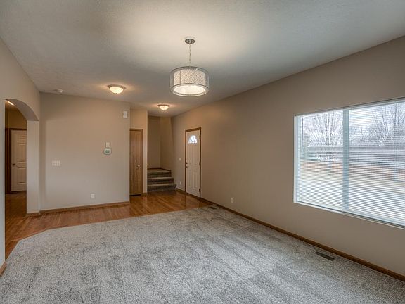 Living room/entry