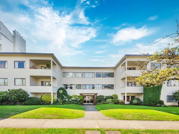 2250 W 43rd Ave #105, Vancouver, BC V6M 2E3