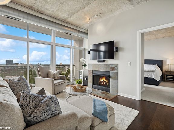 3rd image of 700 N Larrabee St APT 1415