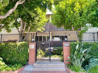 15080 Victory Blvd, Van Nuys, CA, 91411