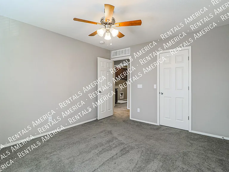2930 E Detroit St — Photo 32