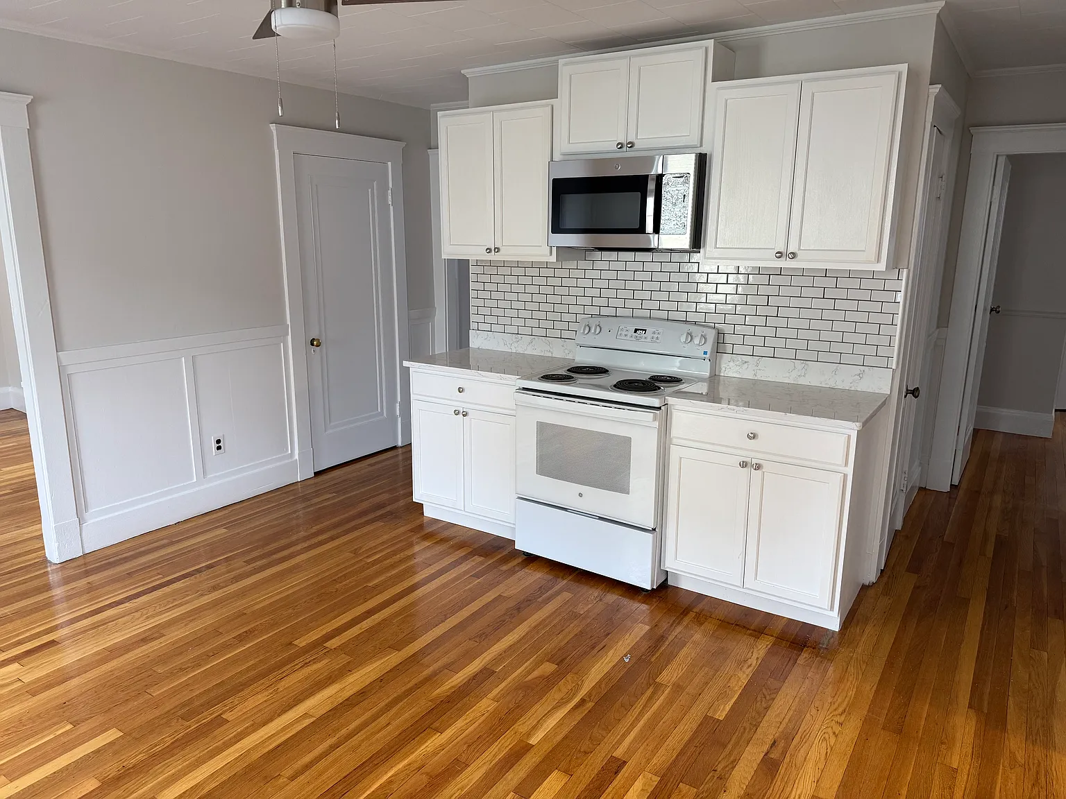 3 bed, 1100 sqft, $3,000 — Photo 3
