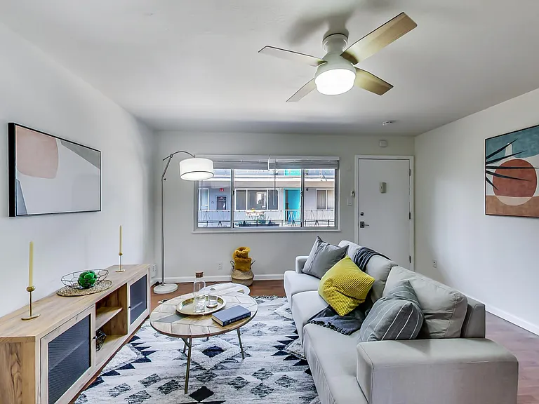Palmcrest — Photo 16