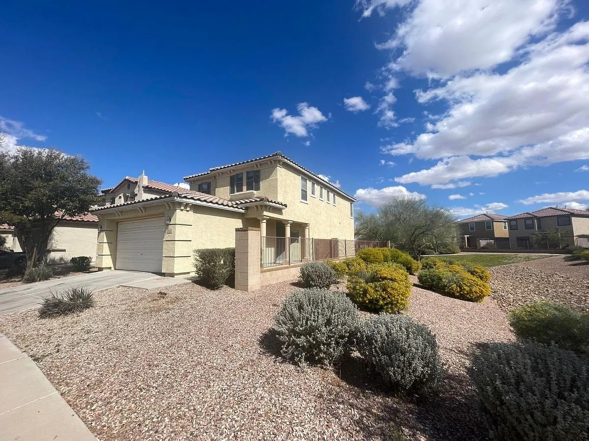 Premium Lot! 3 bed, 2.5 bath, Community Pool — Photo 2