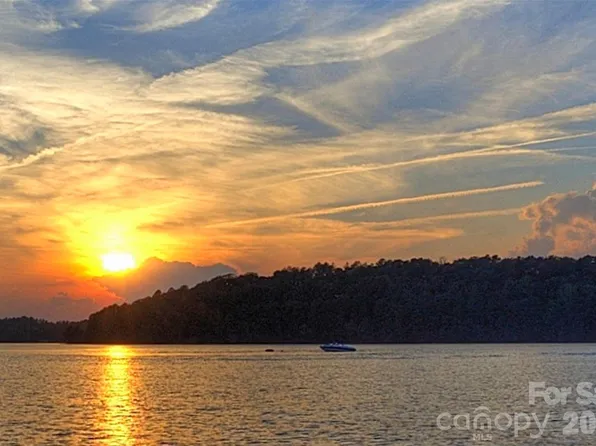 110 Watch Hbr, New London, NC 28127