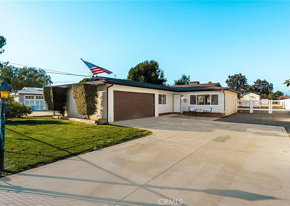 1st image of 527 River Dr
