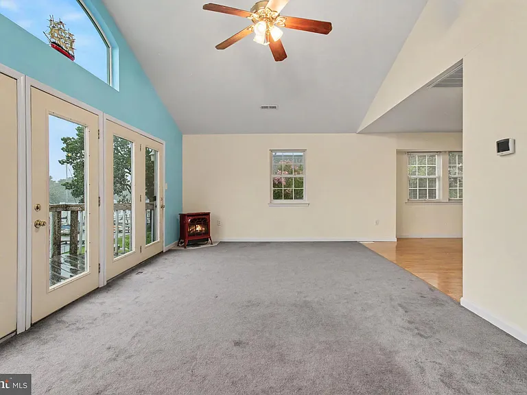 1702 Oakfield Ave — Photo 3