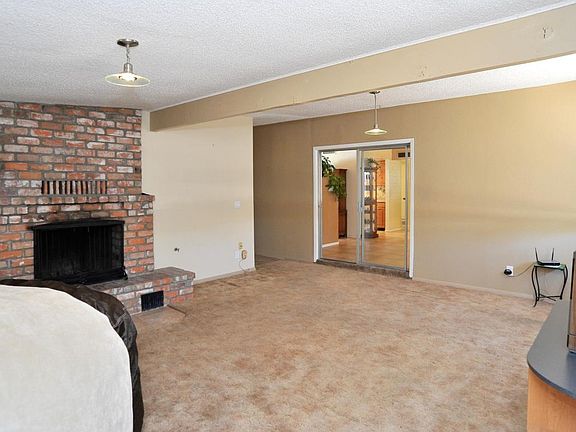 5th image of 7434 N Bradley Pl
