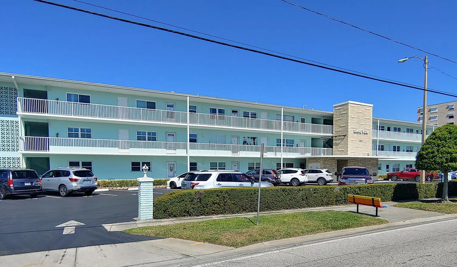 1819 Shore Dr S — Photo 1
