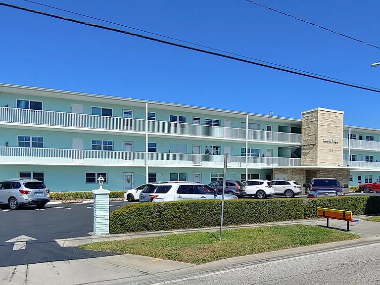 1819 Shore Dr S #103 — Photo 1