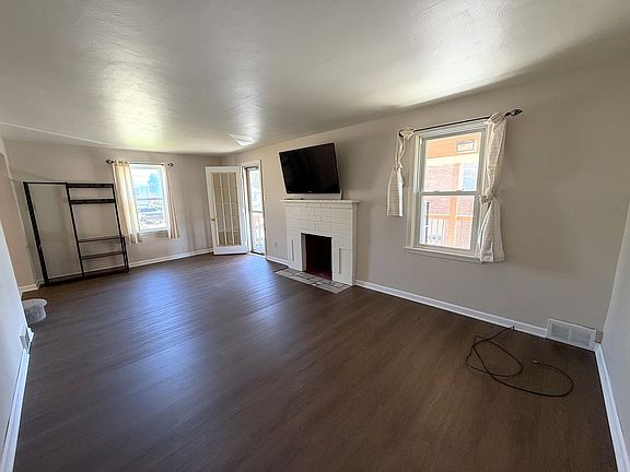 3rd image of 106 Franklin Ave