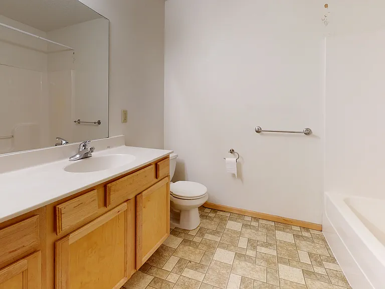 412 4th St SE #101 — Photo 5
